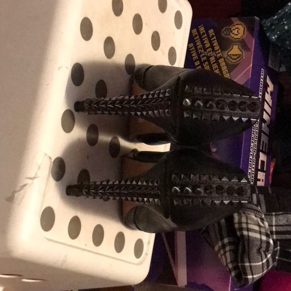 Cool heels - Picture 3 of 4